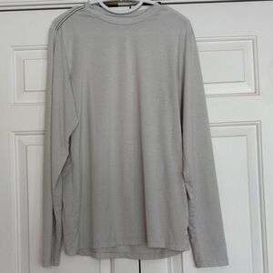 Vuori long sleeved shirt
